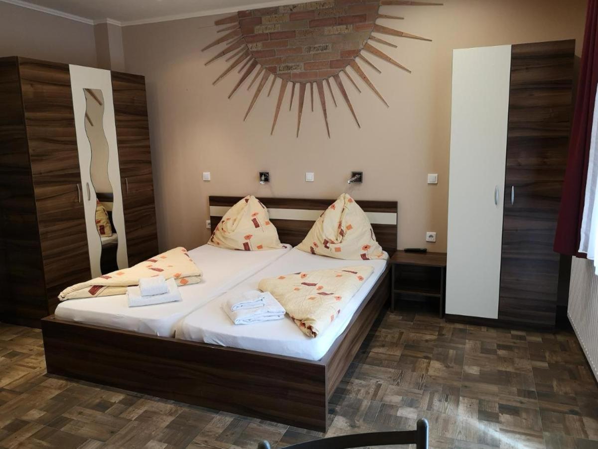Borostyan Panzio Balatonfuered Bed and Breakfast Εξωτερικό φωτογραφία