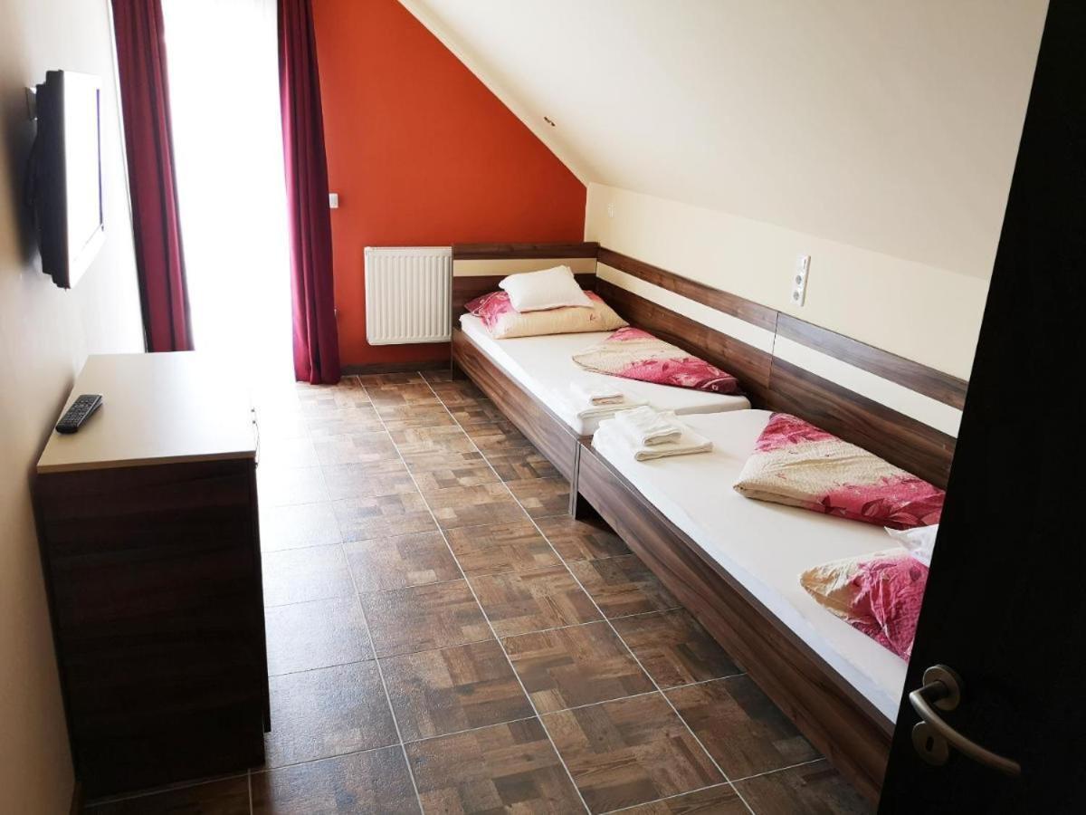 Borostyan Panzio Balatonfuered Bed and Breakfast Εξωτερικό φωτογραφία