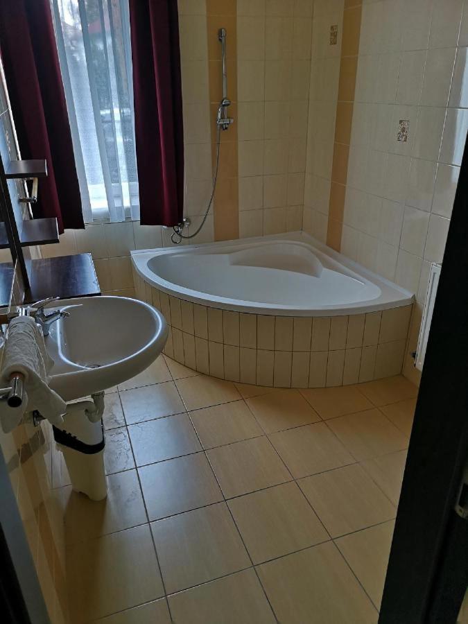 Borostyan Panzio Balatonfuered Bed and Breakfast Εξωτερικό φωτογραφία