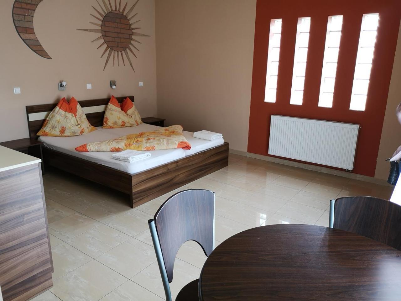 Borostyan Panzio Balatonfuered Bed and Breakfast Εξωτερικό φωτογραφία
