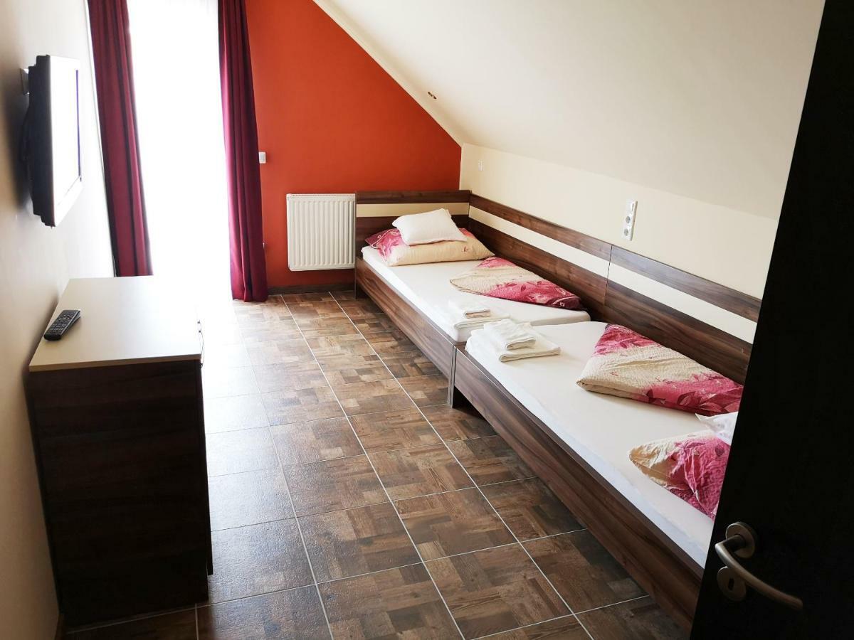 Borostyan Panzio Balatonfuered Bed and Breakfast Εξωτερικό φωτογραφία