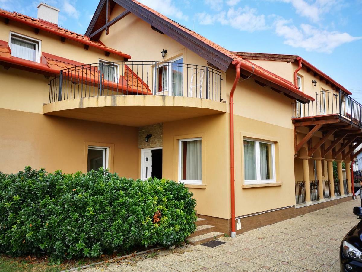 Borostyan Panzio Balatonfuered Bed and Breakfast Εξωτερικό φωτογραφία